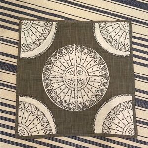 NWOT Serena & Lily Gray and White Cotton Patterned Pillow Cover 20” Square